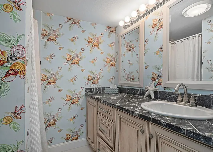 Sonrisa Unit-3/ Lovely , 2 Bedrooms-2baths