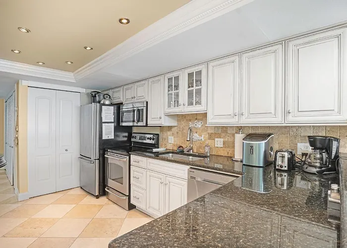 Sonrisa Unit-3/ Lovely , 2 Bedrooms-2baths Clearwater Beach