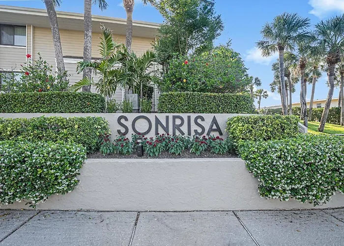 Sonrisa Unit-3/ Lovely , 2 Bedrooms-2baths *