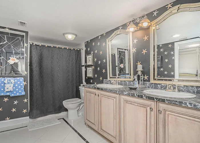 Sonrisa Unit-3/ Lovely , 2 Bedrooms-2baths Apartment *