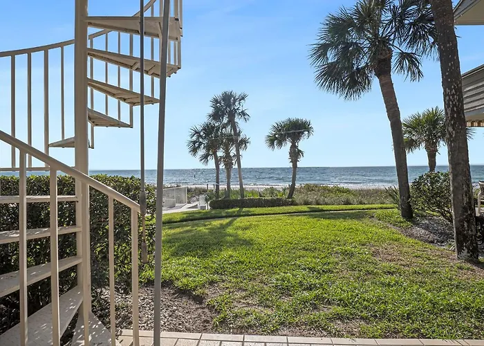Sonrisa Unit-3/ Lovely , 2 Bedrooms-2baths Apartment Clearwater Beach