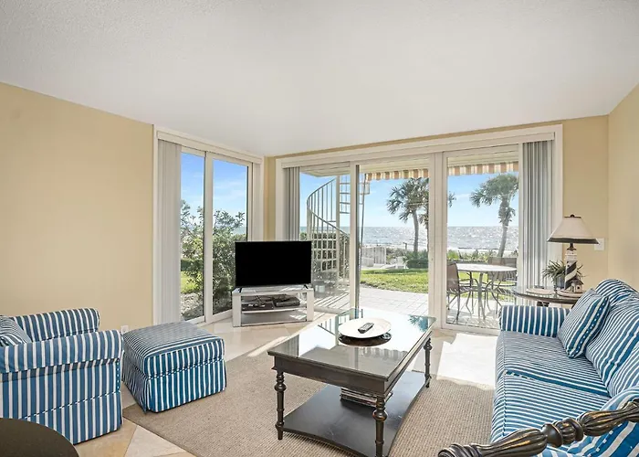 Sonrisa Unit-3/ Lovely , 2 Bedrooms-2baths Apartment Clearwater Beach